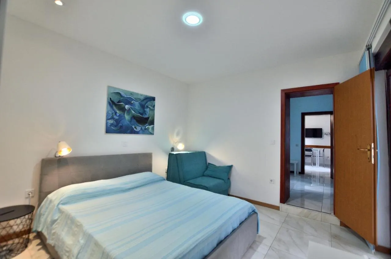 Apartments Caterina بولا 0*,